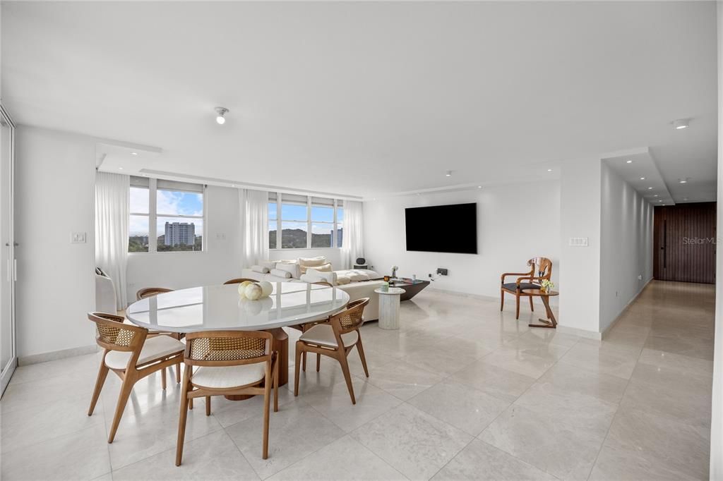 En Venta: $1,295,000 (3 camas, 2 baños, 2107 Pies cuadrados)