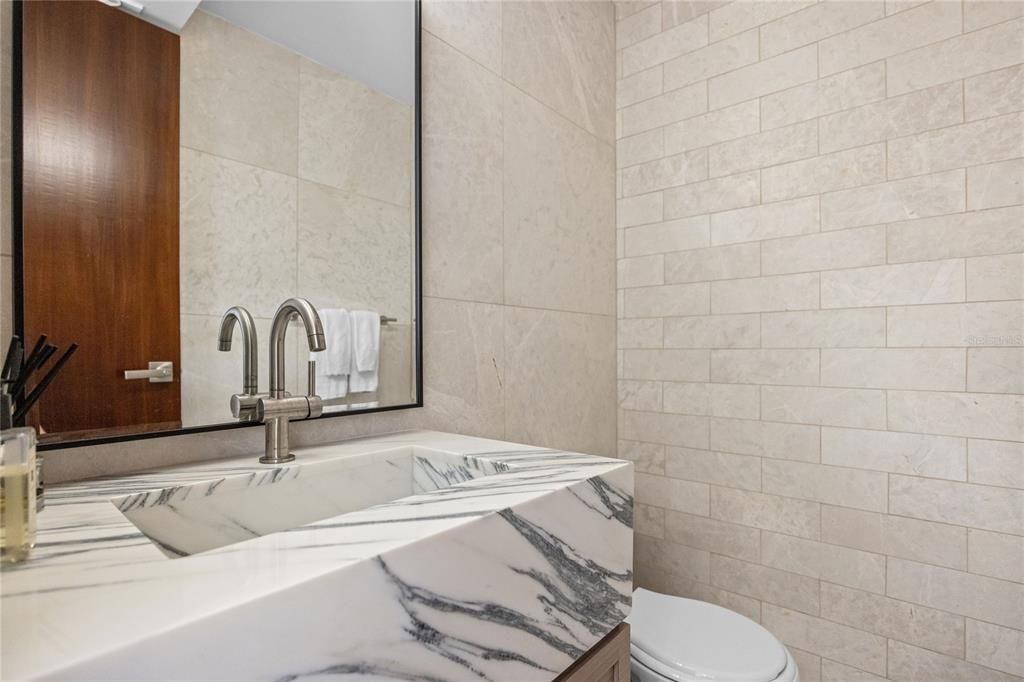 En Venta: $1,295,000 (3 camas, 2 baños, 2107 Pies cuadrados)