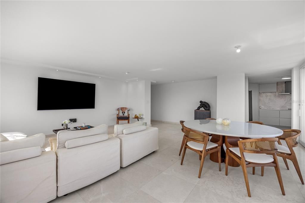 En Venta: $1,295,000 (3 camas, 2 baños, 2107 Pies cuadrados)