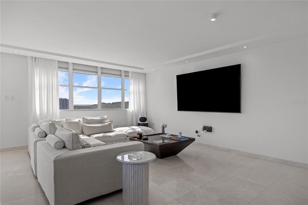 En Venta: $1,295,000 (3 camas, 2 baños, 2107 Pies cuadrados)