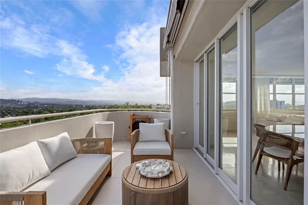 En Venta: $1,295,000 (3 camas, 2 baños, 2107 Pies cuadrados)