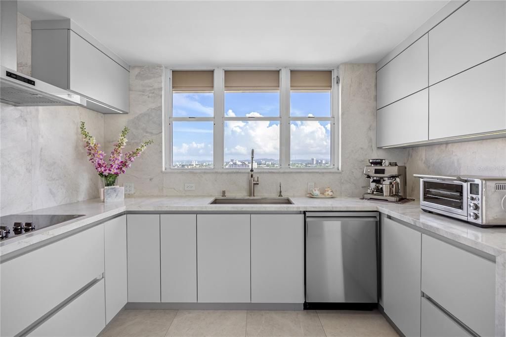 En Venta: $1,295,000 (3 camas, 2 baños, 2107 Pies cuadrados)