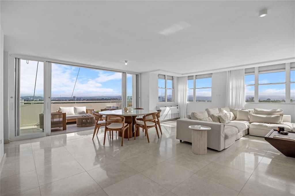 En Venta: $1,295,000 (3 camas, 2 baños, 2107 Pies cuadrados)