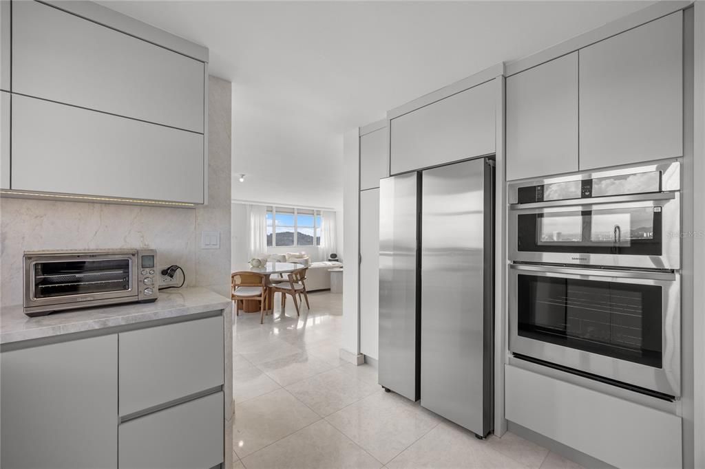 En Venta: $1,295,000 (3 camas, 2 baños, 2107 Pies cuadrados)