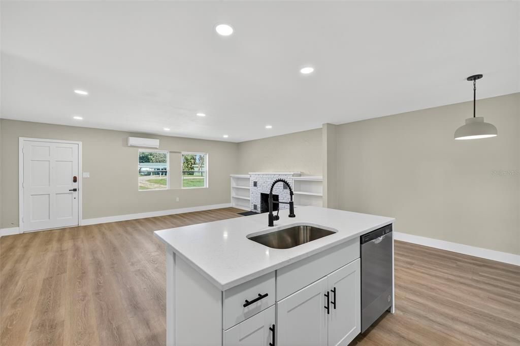 For Sale: $249,000 (3 beds, 2 baths, 1409 Square Feet)