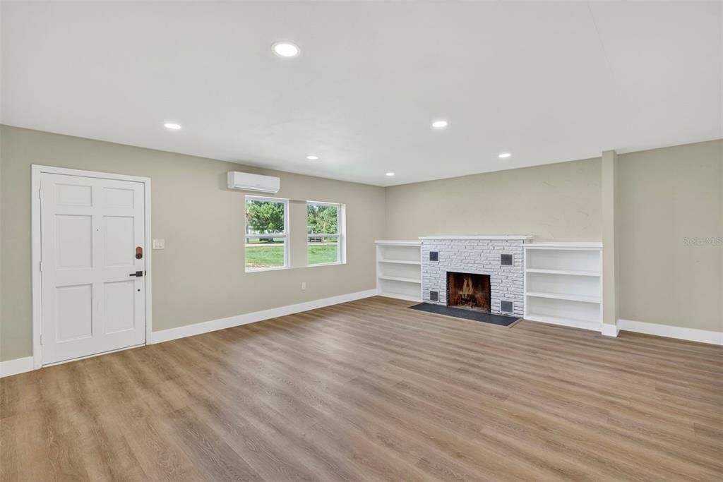 For Sale: $249,000 (3 beds, 2 baths, 1409 Square Feet)