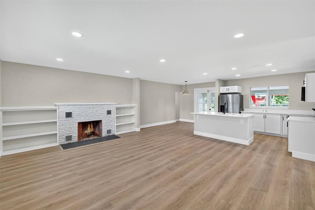 For Sale: $249,000 (3 beds, 2 baths, 1409 Square Feet)