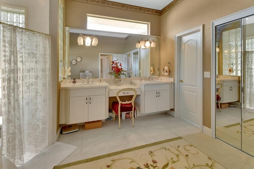 En Venta: $875,000 (4 camas, 3 baños, 3352 Pies cuadrados)