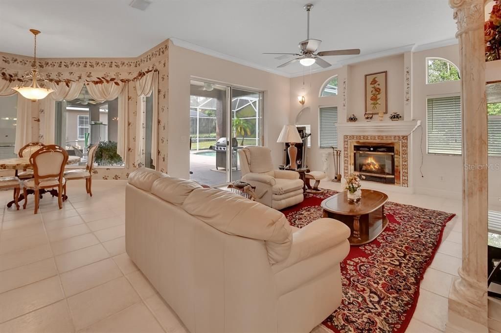 En Venta: $875,000 (4 camas, 3 baños, 3352 Pies cuadrados)