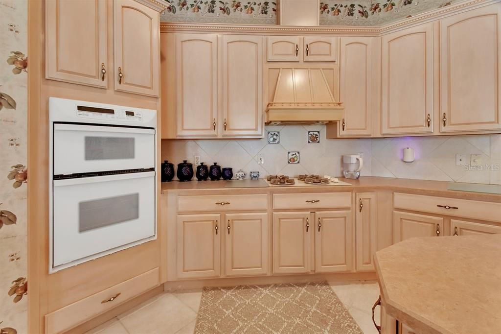 En Venta: $875,000 (4 camas, 3 baños, 3352 Pies cuadrados)