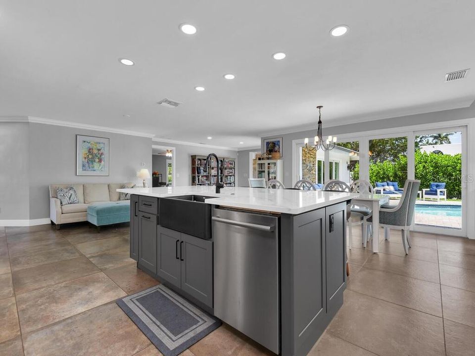 На продажу: $1,075,000 (5 спален, 4 ванн, 4048 Квадратных фут)