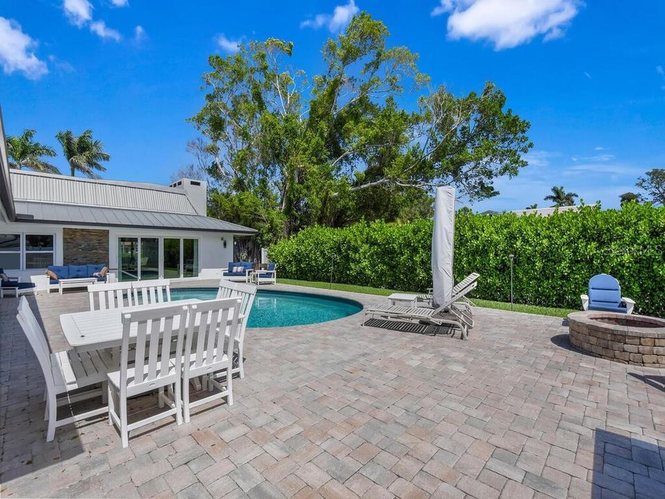 На продажу: $1,075,000 (5 спален, 4 ванн, 4048 Квадратных фут)