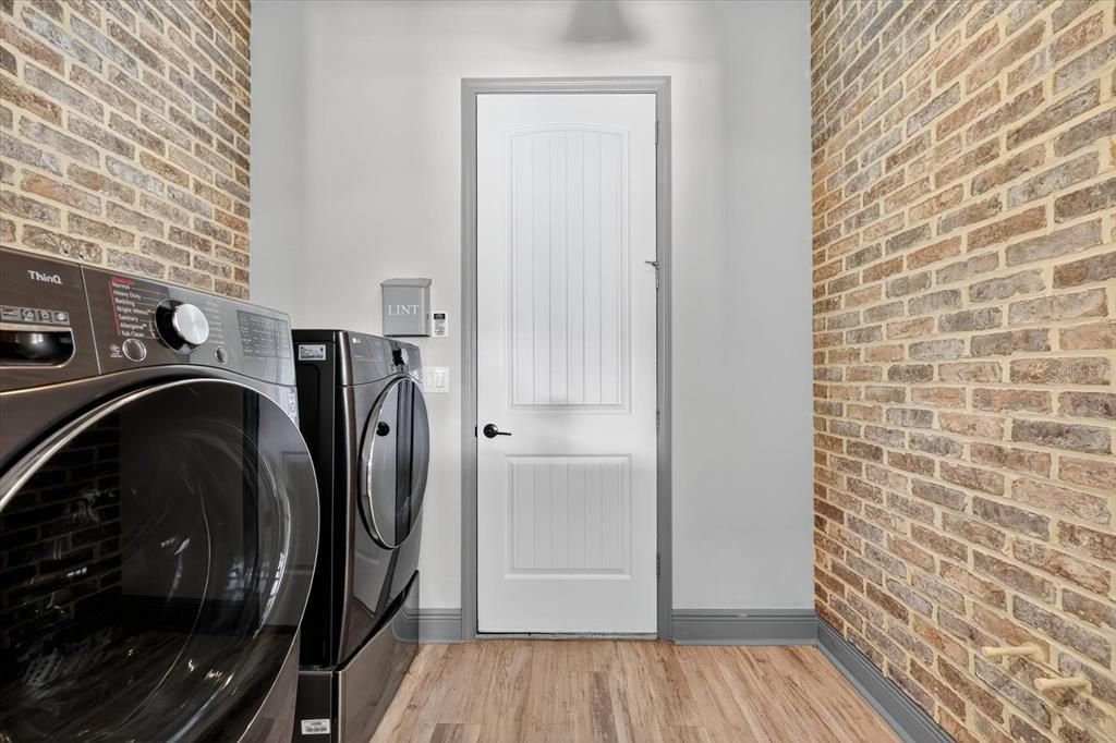 Active With Contract: $699,000 (3 beds, 3 baths, 2541 Square Feet)