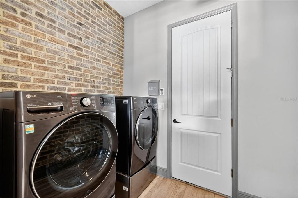 Active With Contract: $699,000 (3 beds, 3 baths, 2541 Square Feet)