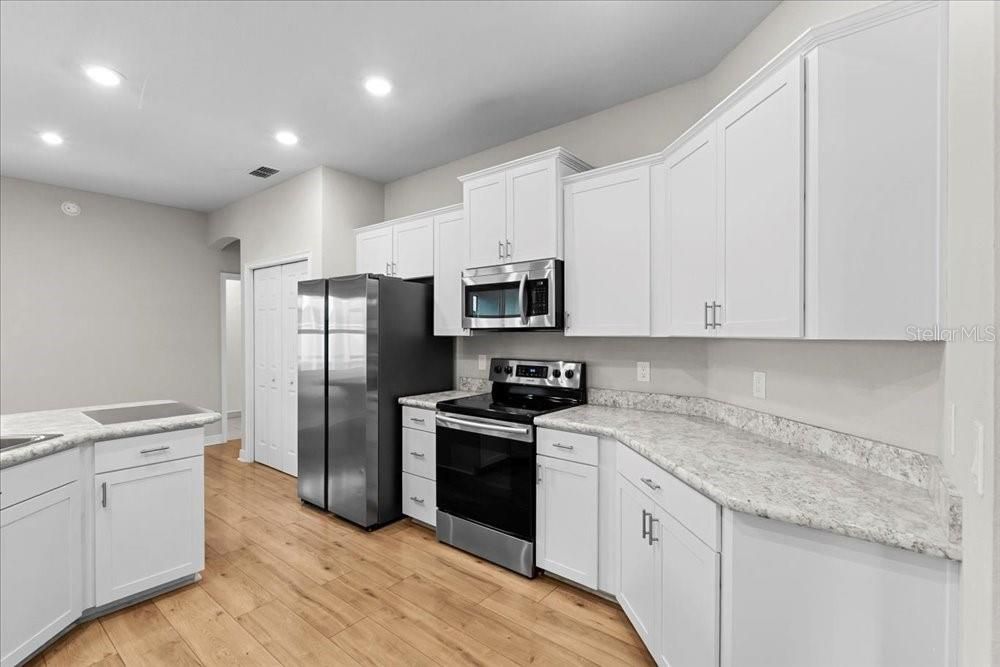 出租: $2,899 (5 贝兹, 3 浴室, 2640 平方英尺)