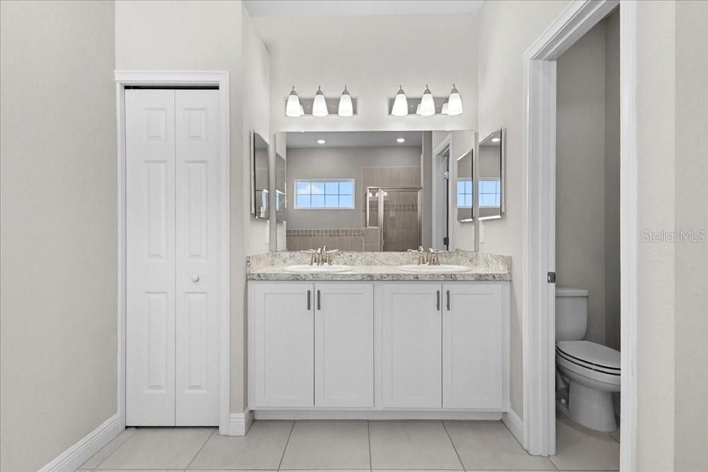 出租: $2,899 (5 贝兹, 3 浴室, 2640 平方英尺)