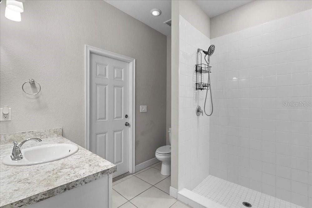 出租: $2,899 (5 贝兹, 3 浴室, 2640 平方英尺)