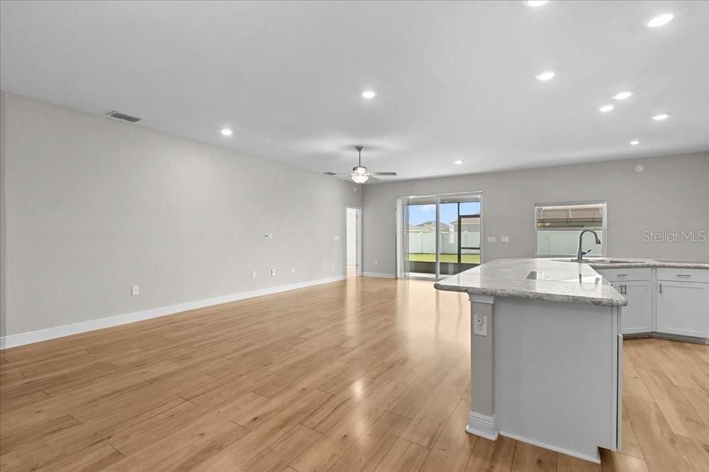 出租: $2,899 (5 贝兹, 3 浴室, 2640 平方英尺)