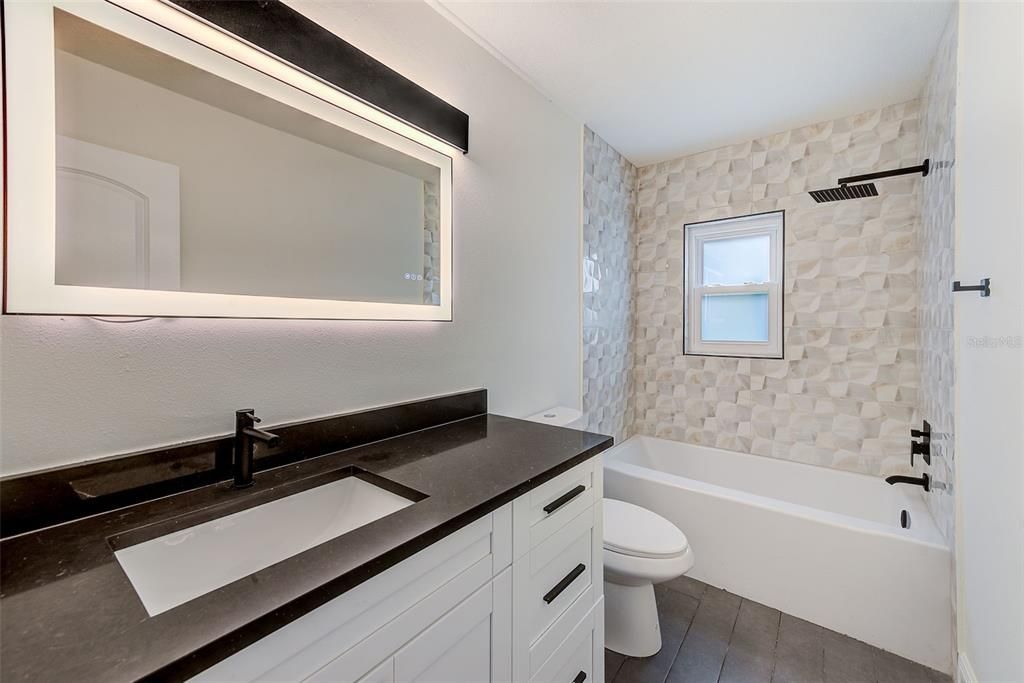 Под контрактом: $650,000 (3 спален, 2 ванн, 1839 Квадратных фут)