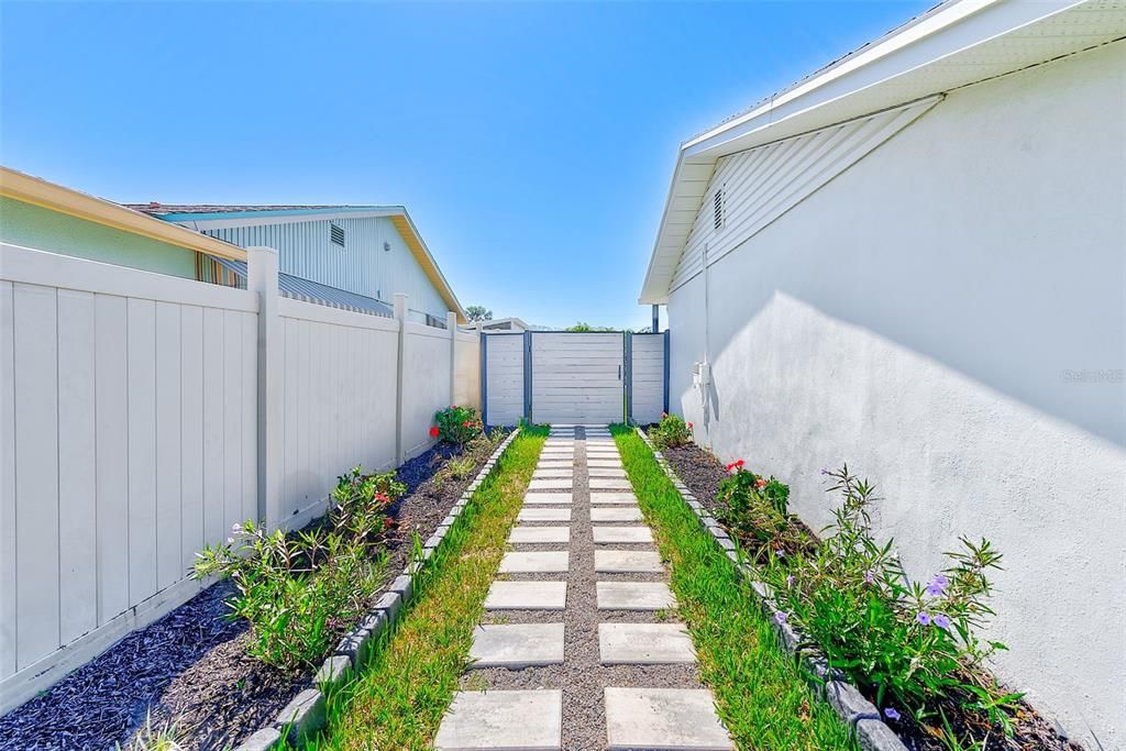 Под контрактом: $650,000 (3 спален, 2 ванн, 1839 Квадратных фут)