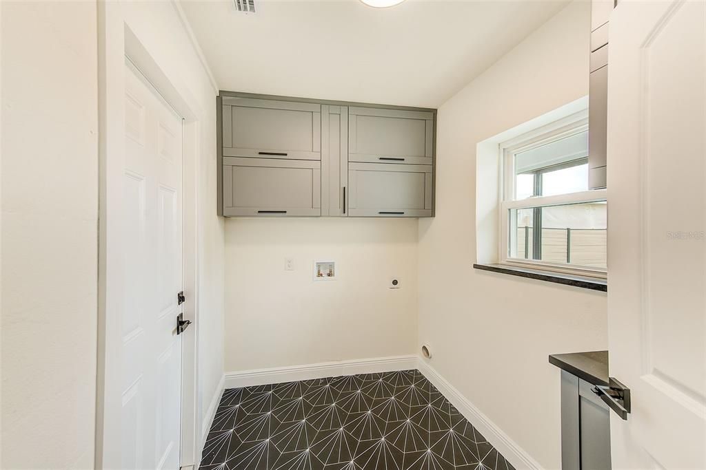 Под контрактом: $650,000 (3 спален, 2 ванн, 1839 Квадратных фут)