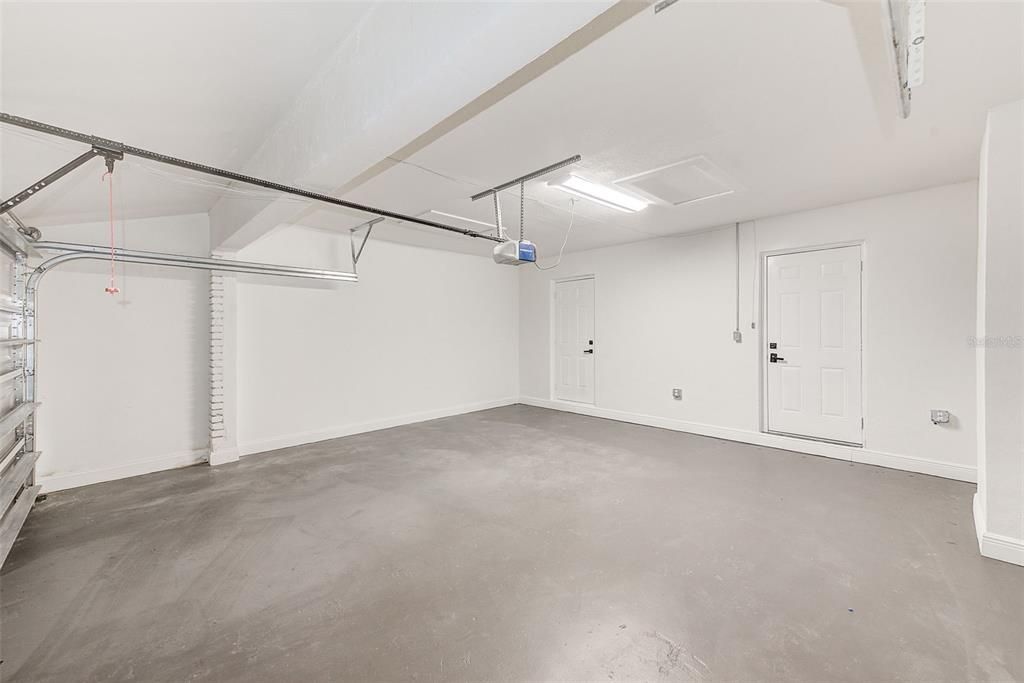 Под контрактом: $650,000 (3 спален, 2 ванн, 1839 Квадратных фут)