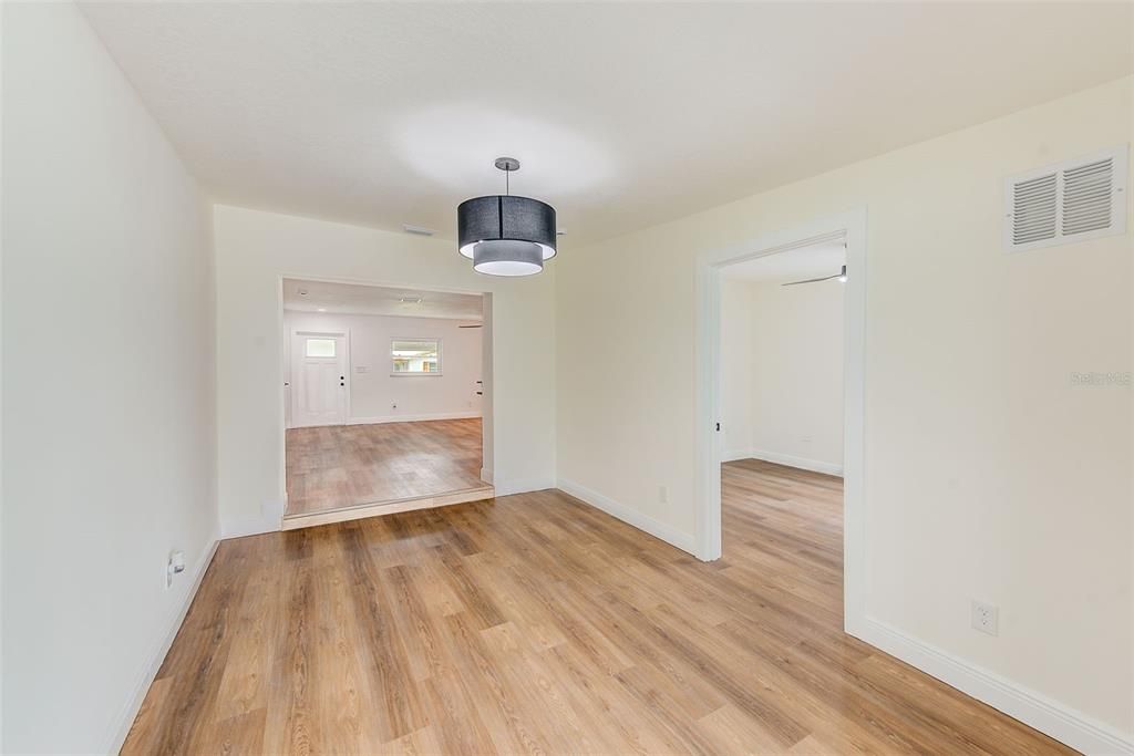 Под контрактом: $650,000 (3 спален, 2 ванн, 1839 Квадратных фут)