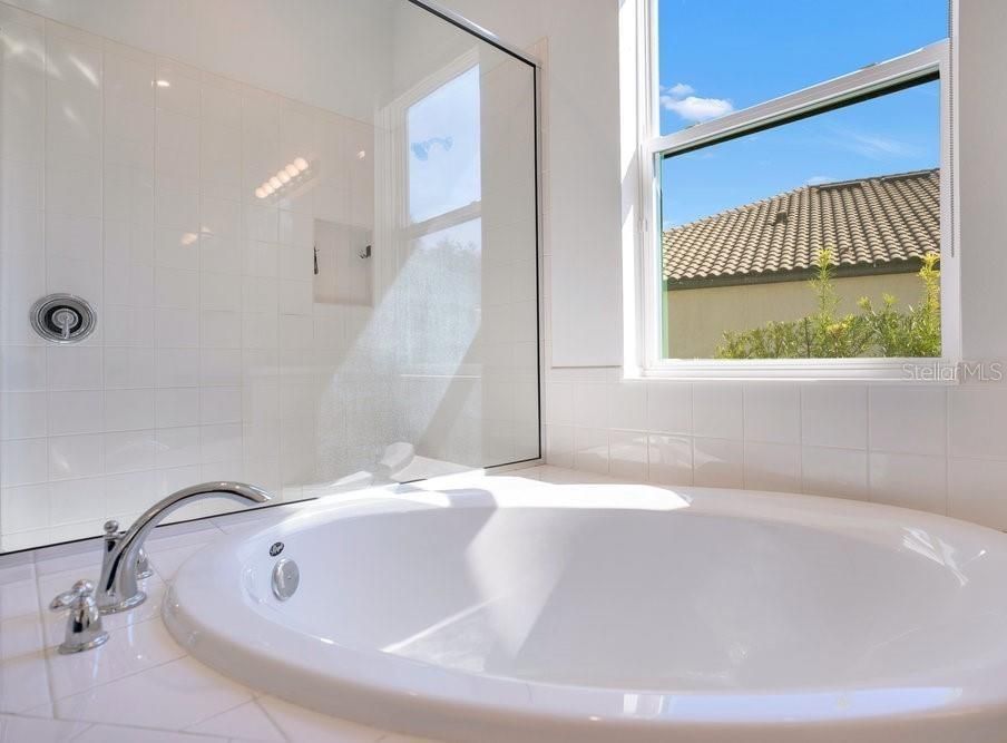 En Venta: $699,900 (5 camas, 3 baños, 4109 Pies cuadrados)