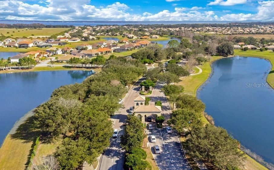 En Venta: $699,900 (5 camas, 3 baños, 4109 Pies cuadrados)