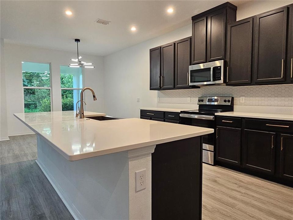 En Venta: $699,900 (5 camas, 3 baños, 4109 Pies cuadrados)