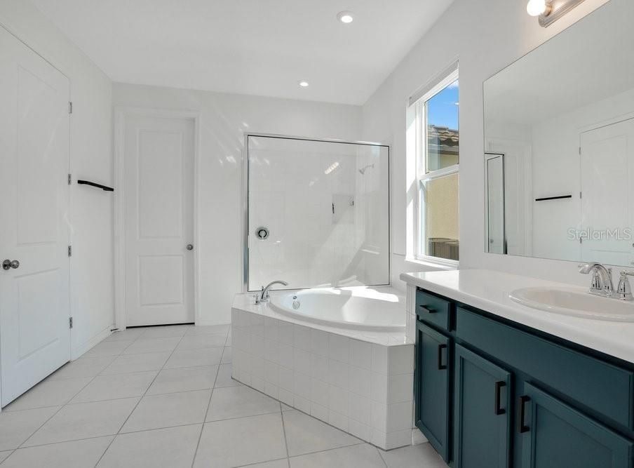 En Venta: $699,900 (5 camas, 3 baños, 4109 Pies cuadrados)