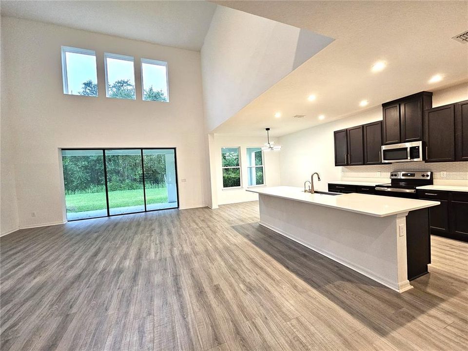 En Venta: $699,900 (5 camas, 3 baños, 4109 Pies cuadrados)