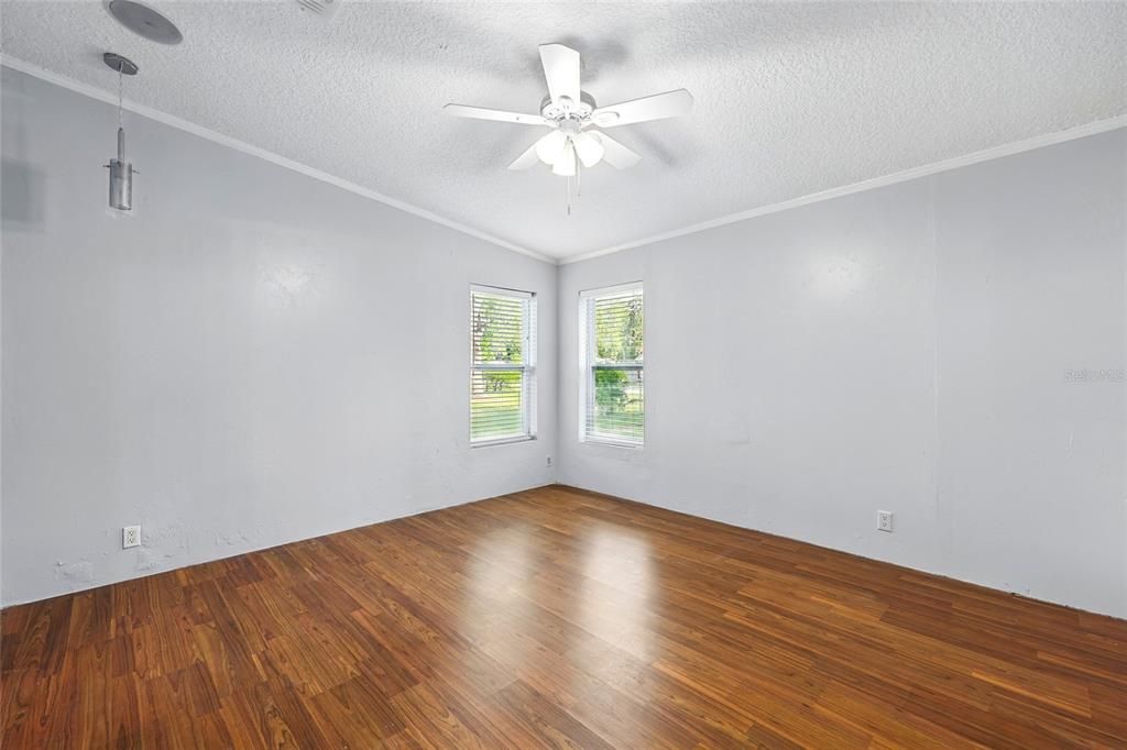 На продажу: $220,000 (3 спален, 2 ванн, 1352 Квадратных фут)