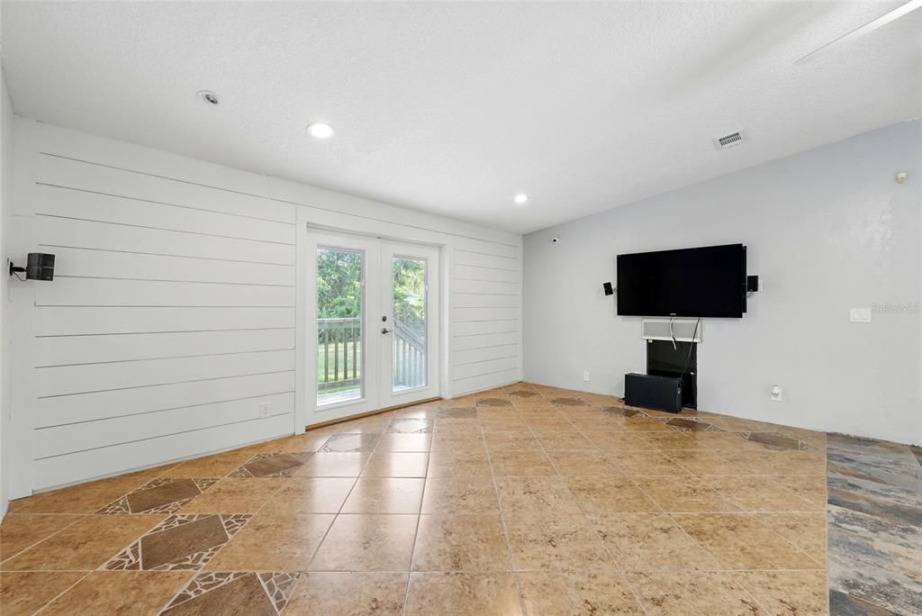 На продажу: $220,000 (3 спален, 2 ванн, 1352 Квадратных фут)