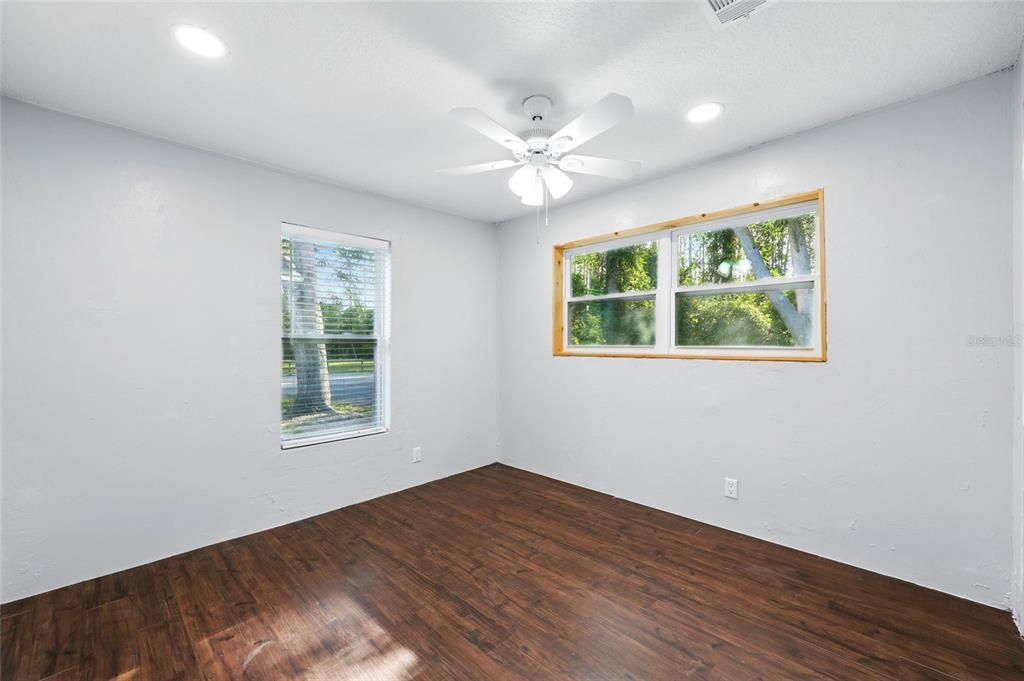 На продажу: $220,000 (3 спален, 2 ванн, 1352 Квадратных фут)