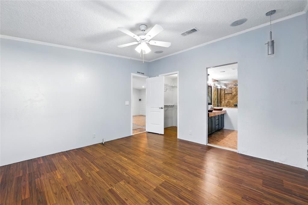 На продажу: $220,000 (3 спален, 2 ванн, 1352 Квадратных фут)