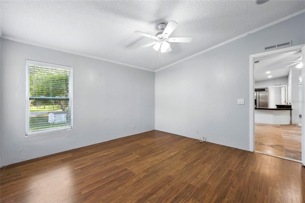 На продажу: $220,000 (3 спален, 2 ванн, 1352 Квадратных фут)