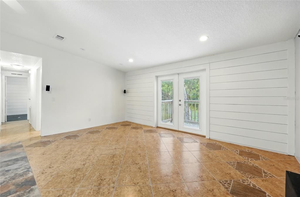 На продажу: $220,000 (3 спален, 2 ванн, 1352 Квадратных фут)