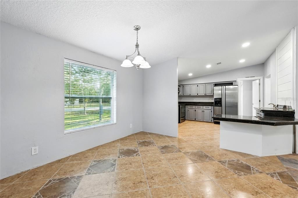 На продажу: $220,000 (3 спален, 2 ванн, 1352 Квадратных фут)