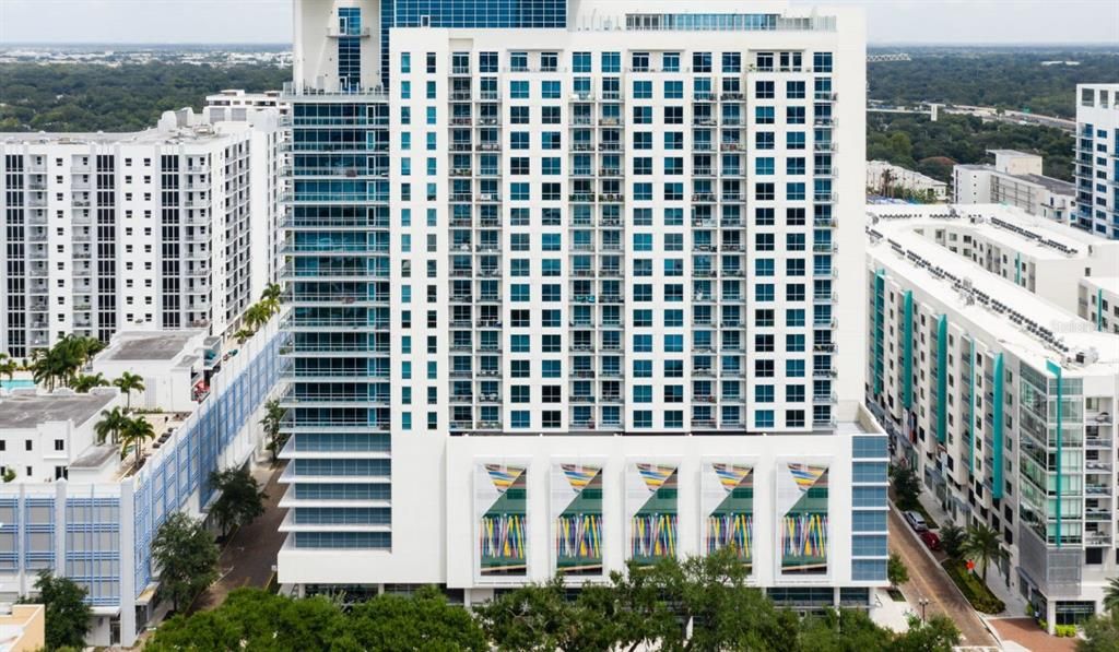 For Rent: $1,950 (1 beds, 1 baths, 749 Square Feet)