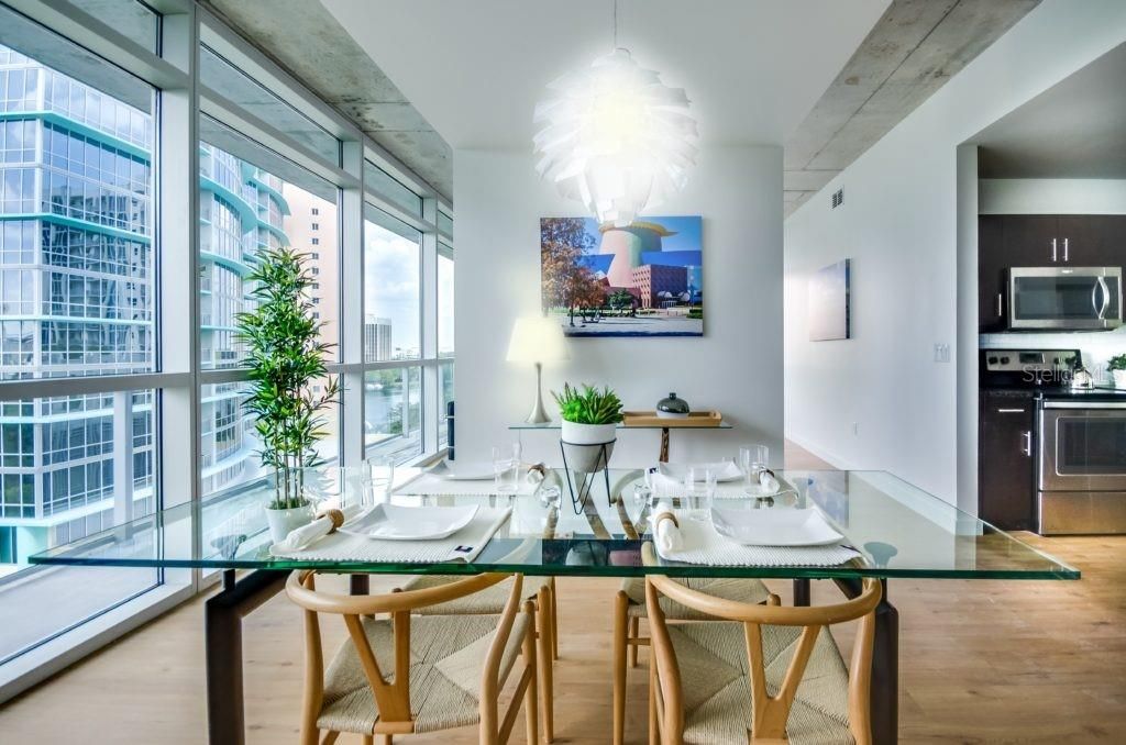 For Rent: $1,950 (1 beds, 1 baths, 749 Square Feet)