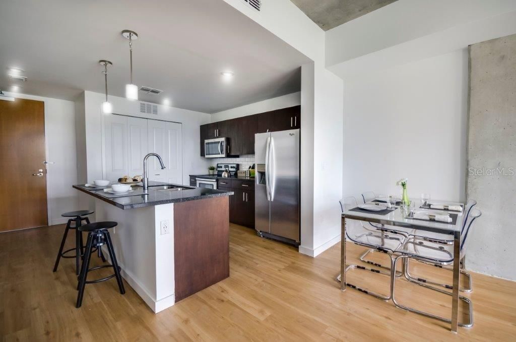 For Rent: $1,950 (1 beds, 1 baths, 749 Square Feet)