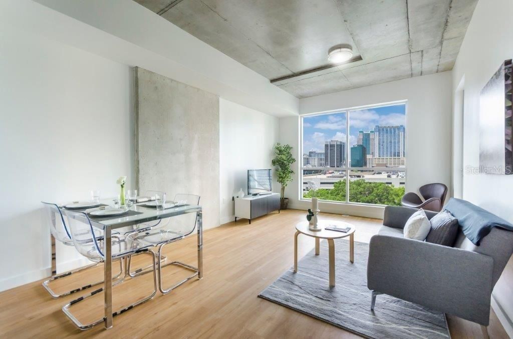 For Rent: $1,950 (1 beds, 1 baths, 749 Square Feet)