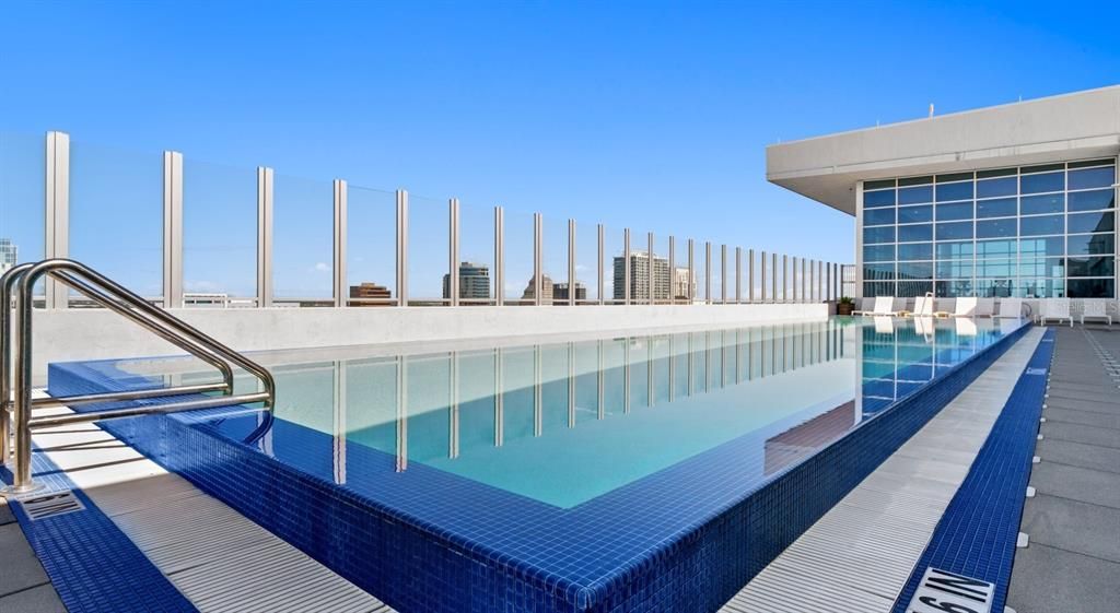 For Rent: $1,950 (1 beds, 1 baths, 749 Square Feet)