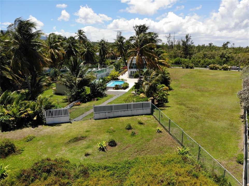 На продажу: $850,000 (0.25 acres)