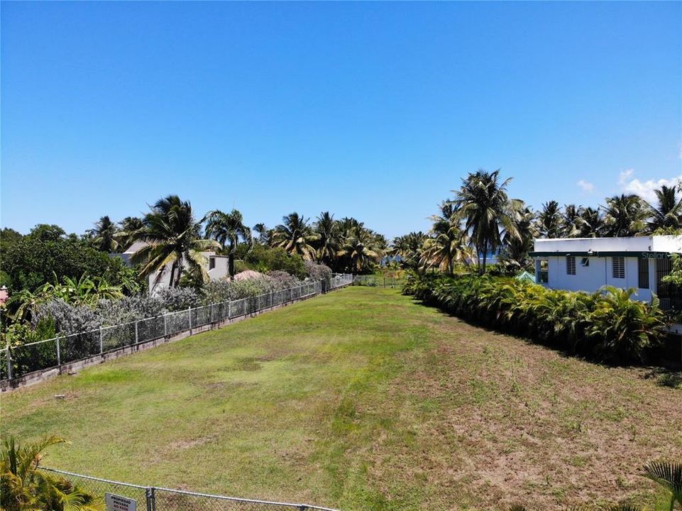 На продажу: $850,000 (0.25 acres)