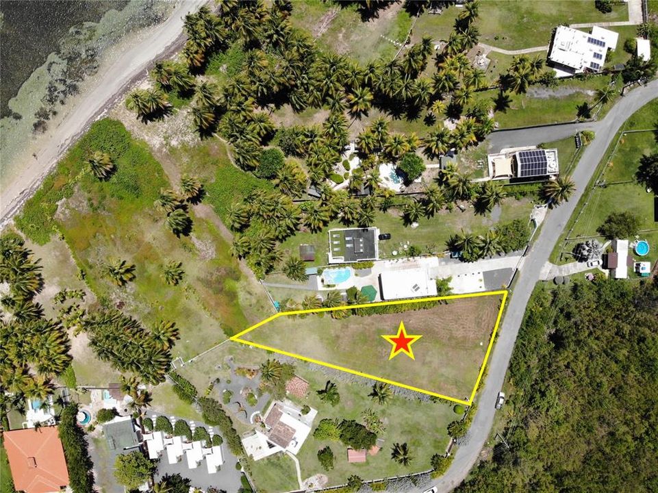 На продажу: $850,000 (0.25 acres)