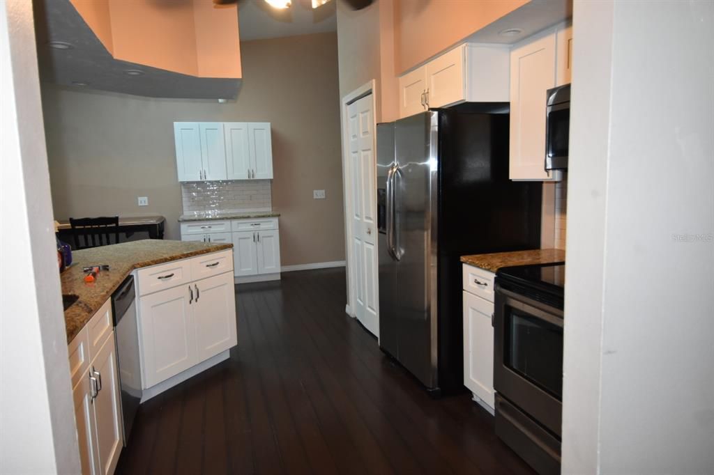 На продажу: $375,000 (3 спален, 2 ванн, 1969 Квадратных фут)