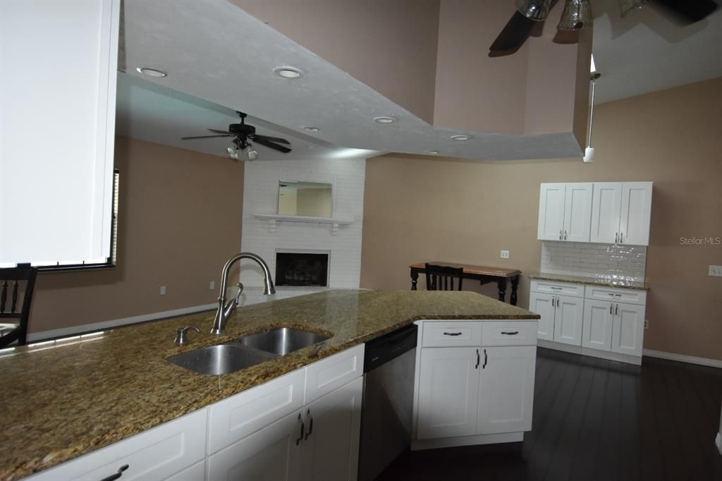 На продажу: $375,000 (3 спален, 2 ванн, 1969 Квадратных фут)