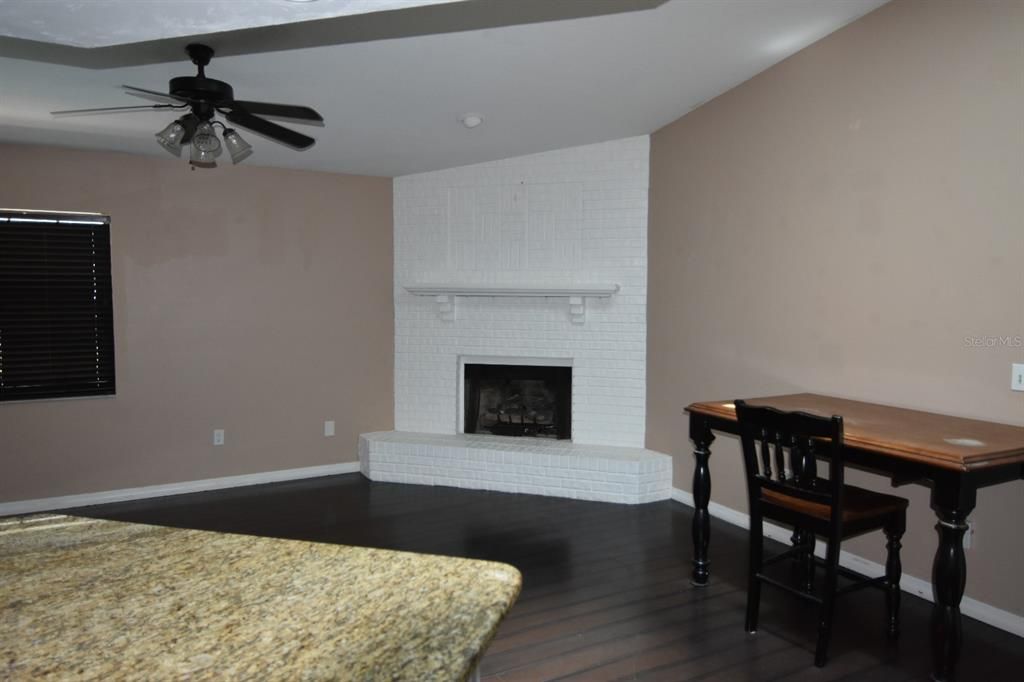 На продажу: $375,000 (3 спален, 2 ванн, 1969 Квадратных фут)